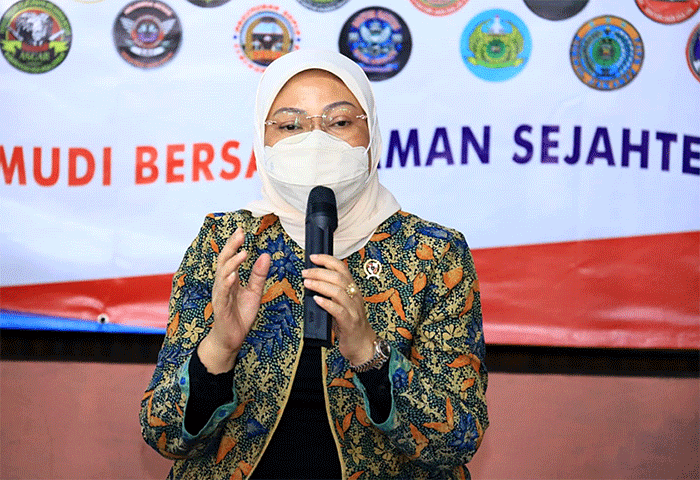 Menaker Ida Fauziah saat menghadiri acara halal bihalal dengan perkumpulan komunitas pengemudi Indonesia.