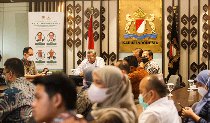 Wakil Ketua Umum Bidang Lingkungan Hidup dan Kehutanan KADIN, Silverius Oscar Unggul saat memaparkan program Regenerative Forest Bussines Sub Hub.
