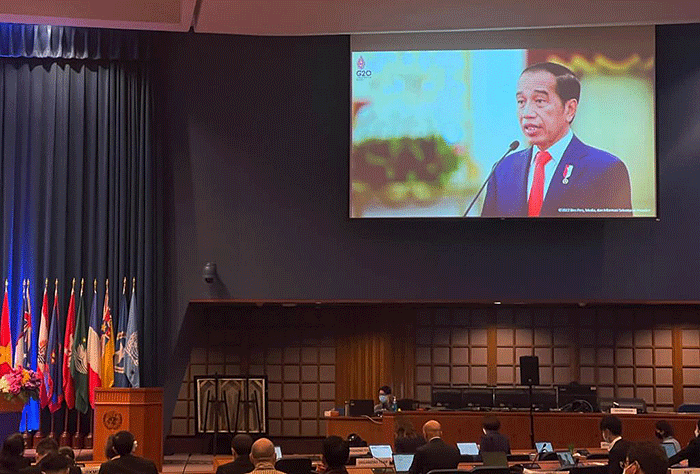 Presiden Joko Widodo menyampaikan sejumlah pandangannya dalam sesi pembukaan Sidang Komisi Ke-78 UNESCAP secara virtual dari Istana Merdeka Jakarta.
