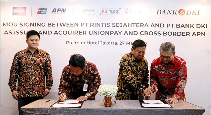 Penandatanganan Nota Kesepahaman (MOU) dalam rangka memperluas jaringan transaksi perbankan antar negara, Jumat (27/5/2022).