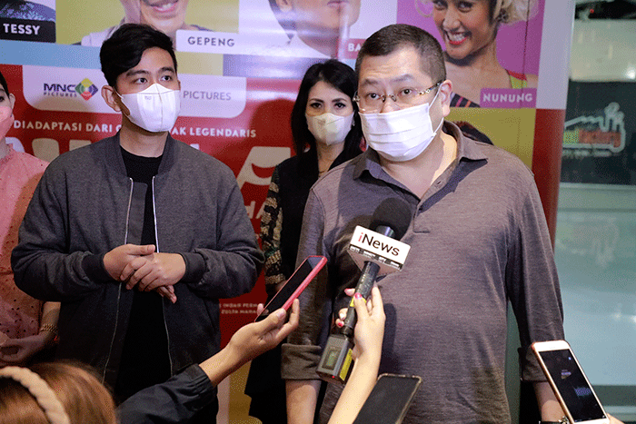 Executive Chairman MNC Group Hary Tanoesoedibjo nonton bareng Film Srimulat: Hil yang Mustahal dengan Wali Kota Solo, Gibran Rakabuming Raka.