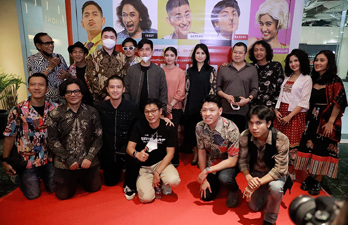 Executive Chairman MNC Group Hary Tanoesoedibjo nonton bareng Film Srimulat: Hil yang Mustahal dengan Wali Kota Solo, Gibran Rakabuming Raka.