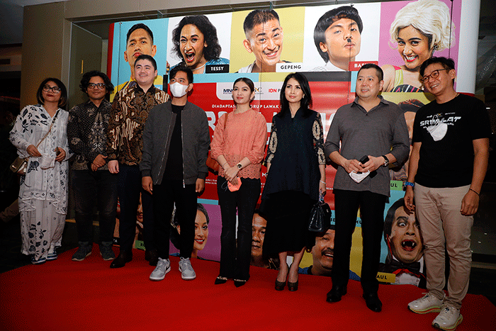 Executive Chairman MNC Group Hary Tanoesoedibjo nonton bareng Film Srimulat: Hil yang Mustahal dengan Wali Kota Solo, Gibran Rakabuming Raka.