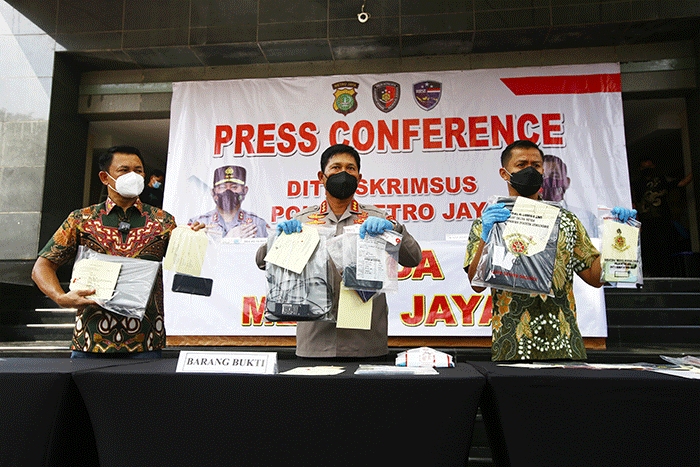 Pengungkapan kasus pinjaman online ilegal di Krimsus Polda Metro Jaya, Jakarta, Jumat (27/5/2022).