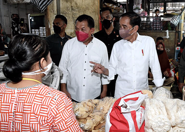 Presiden Jokowi mengunjungi sejumlah pasar yang ada di Kota Surakarta, mulai dari Pasar Mojosongo, Pasar Gede, Pasar Gading, hingga Pasar Harjodaksino.