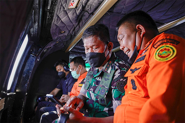 Kadispenau Marsma TNI Indan Gilang Buldansyah, S.Sos mengatakan, selain melaksanakan misi SAR, Helikopter juga sebagai Kodal dan pemantauan udara.
