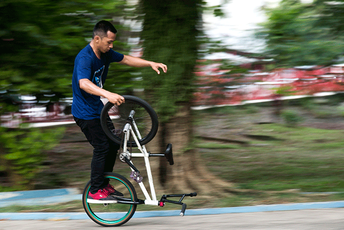 Anggota South Sumatra BMX (S2 BMX) Catur secara intensif berlatih jelang Festival Olahraga Rekreasi Nasional (Fornas) VI.