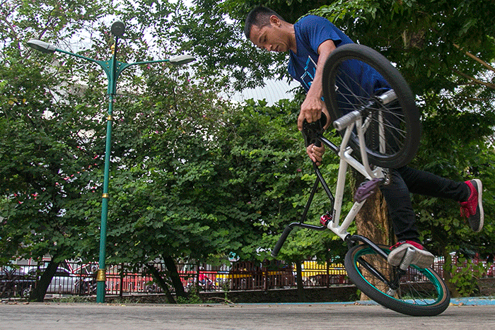 Anggota South Sumatra BMX (S2 BMX) Catur secara intensif berlatih jelang Festival Olahraga Rekreasi Nasional (Fornas) VI.