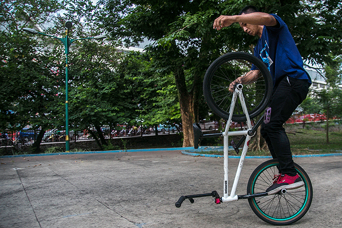 Anggota South Sumatra BMX (S2 BMX) Catur secara intensif berlatih jelang Festival Olahraga Rekreasi Nasional (Fornas) VI.