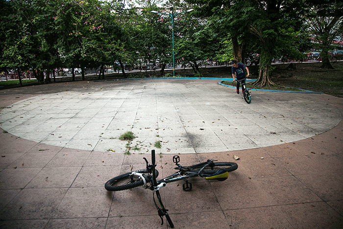 Anggota South Sumatra BMX (S2 BMX) Catur secara intensif berlatih jelang Festival Olahraga Rekreasi Nasional (Fornas) VI.