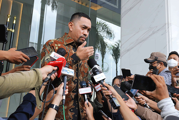 Ketua Pelaksana Formula E Ahmad Sahroni memberikan keterangan kepada wartawan di Jakarta, Rabu (1/6/2022).