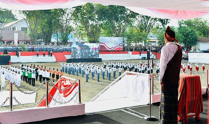 Presiden Joko Widodo menjadi inspektur upacara Peringatan Hari Lahir Pancasila Tahun 2022 yang digelar di Lapangan Pancasila, Kabupaten Ende, Rabu (1/6/2022).