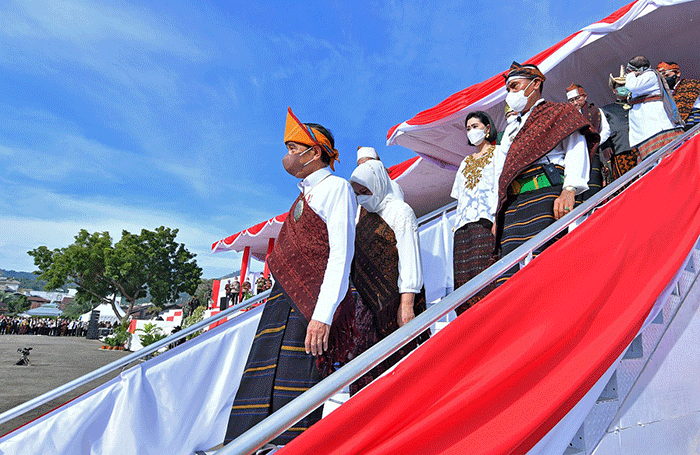Presiden Joko Widodo menjadi inspektur upacara Peringatan Hari Lahir Pancasila Tahun 2022 yang digelar di Lapangan Pancasila, Kabupaten Ende, Rabu (1/6/2022).