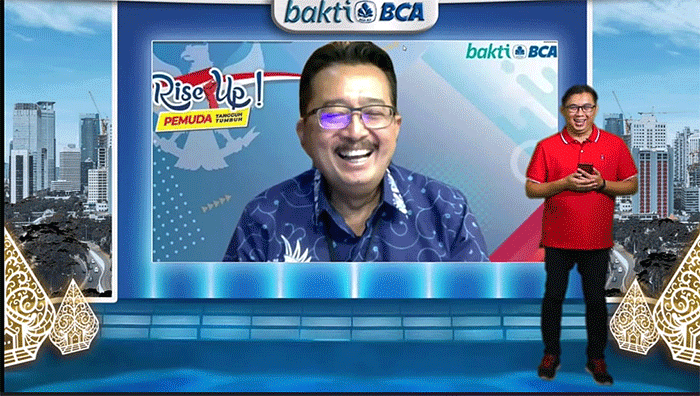 Direktur BCA Antonius Widodo saat membuka gelaran webinar “Rise Up” dan Beasiswa Bakti BCA.