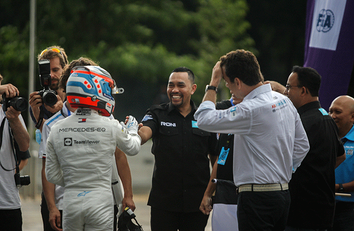Meet and Greet dengan Pembalap Formula E di Monumen Nasional (Monas), Jakarta, Kamis (2/6/2022).