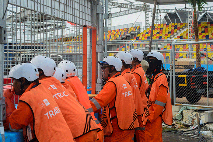 Sejumlah marshal saat mengikuti sesi Shake Down Formula E di Jakarta International E-Prix Circuit (JIEC), Ancol, Jakarta Utara, Jumat (3/6/2022).