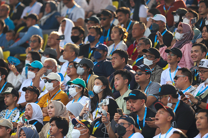 Penonton memadati tribun Formula E saat sesi balapan berlangsung di Jakarta International E-prix Circuit (JIEC), Ancol, Jakarta Utara, Sabtu (4/6/2022).