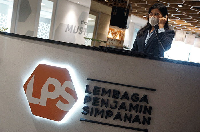 Aktivitas pekerja di kantor Lembaga Penjamin Simpanan, Jakarta.