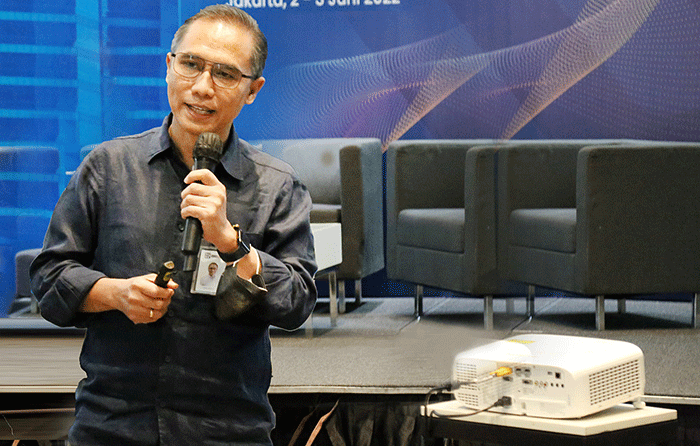 CEO BRI Life, Iwan Pasila memberikan pemaparan dalam acara BRI Life Annual Sales Conference – Bancassurance, di Jakarta.