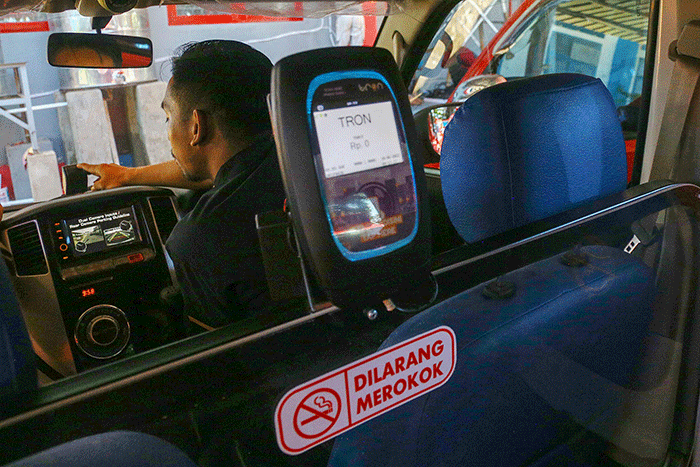 Sebanyak 28 unit angkutan kota dari Kementerian Perhubungan RI yang akan beroperasi melayani moda transportasi terintegrasi Bus, dan Light Rail Trasit (LRT).