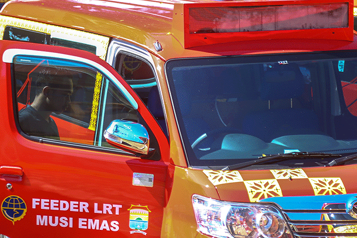 Sebanyak 28 unit angkutan kota dari Kementerian Perhubungan RI yang akan beroperasi melayani moda transportasi terintegrasi Bus, dan Light Rail Trasit (LRT).