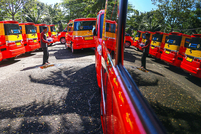 Sebanyak 28 unit angkutan kota dari Kementerian Perhubungan RI yang akan beroperasi melayani moda transportasi terintegrasi Bus, dan Light Rail Trasit (LRT).