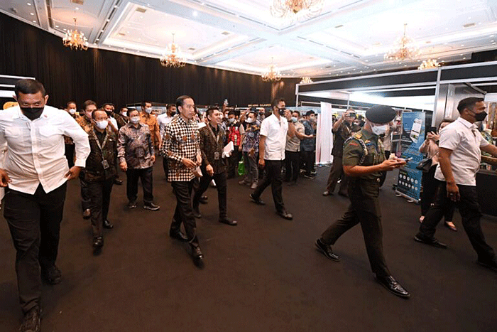 Presiden Joko Widodo memberikan sambutan saat pembukaan perayaan HUT ke-50 Himpunan Pengusaha Muda Indonesia (Hipmi) di Jakarta Convention Center.