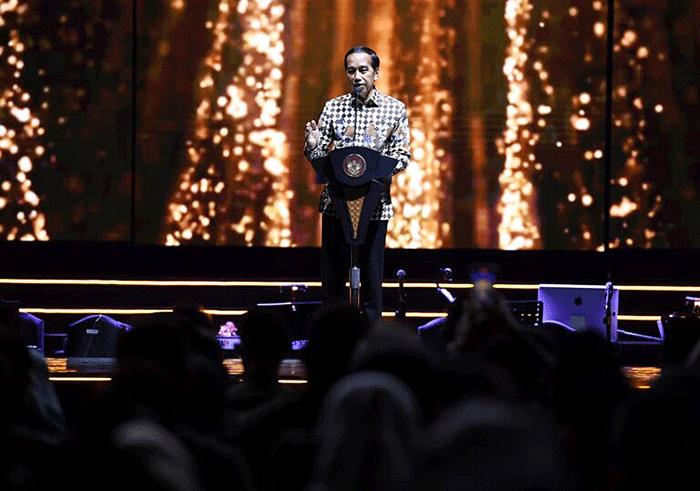 Presiden Joko Widodo memberikan sambutan saat pembukaan perayaan HUT ke-50 Himpunan Pengusaha Muda Indonesia (Hipmi) di Jakarta Convention Center.