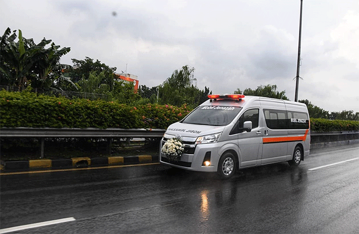 Jenazah putra sulung Gubernur Jawa Barat Ridwan Kamil, Emmeril Kahn Mumtadz atau Eril, tiba di tanah air, Minggu (12/6/2022).