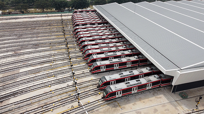 Rangkaian kereta LRT (Light Rail Transit) terparkir di Depo Jatimulya, Bekasi, Jawa Barat, Senin (13/6/2022).