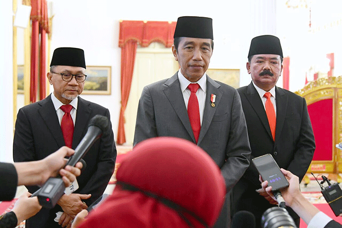 Presiden Joko Widodo resmi melantik Zulkifli Hasan sebagai Menteri Perdagangan untuk sisa masa jabatan periode tahun 2019-2024, di Istana Negara Jakarta.