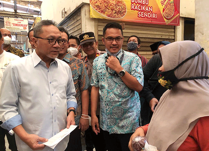 Hari kedua bekerja sebagai Mendag, Zulkifli Hasan mengunjungi Pasar Koja, Jakarta Utara, Jumat (17/6/2022).
