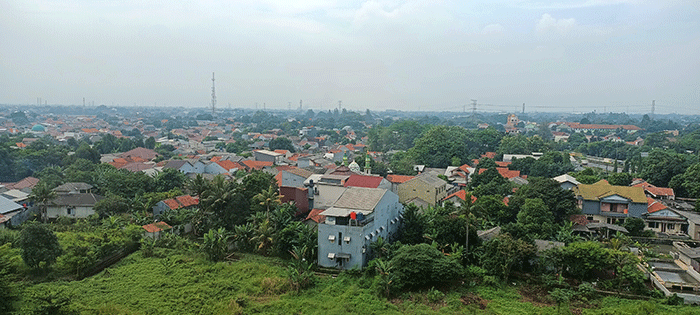 Deretan permukiman warga terlihat dari ketinggian di kawasan Kota Bekasi, Jawa Barat, Sabtu (18/6/2022).