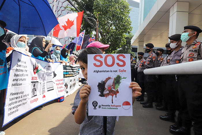 Puluhan imigran atau pencari suaka asal Afghanistan kembali menggelar aksi unjuk rasa damai di depan kantor UNHCR Indonesia, Jakarta.