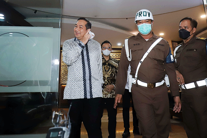 Mantan Menteri Perdagangan Muhammad Lutfi memberikan keterangan usai menjalani pemeriksaan di gedung Kejaksaan Agung, Jakarta Selatan, Rabu (22/6/2022).