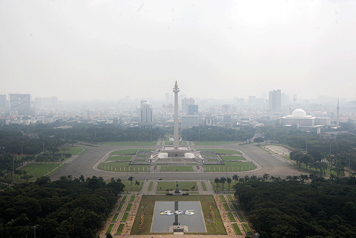 Penampakan kabut gelap polusi udara sejumlah kawasan di Jakarta, Rabu (22/6/2022).