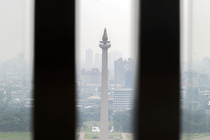 Penampakan kabut gelap polusi udara sejumlah kawasan di Jakarta, Rabu (22/6/2022).