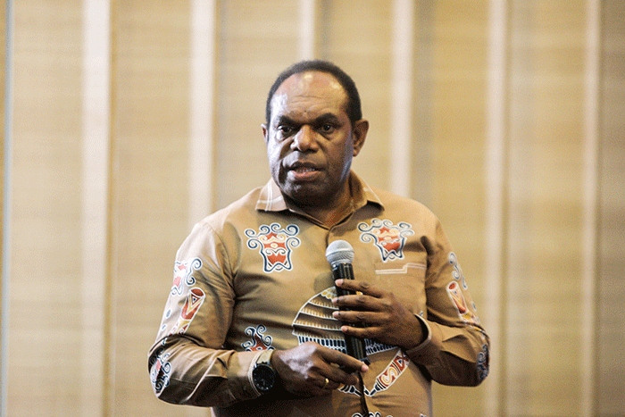 Bupati Keerom, Papua, Peter Gusbager memberikan pemaparan materi saat penjurian dalam acara Indonesia Visionary Leader (IVL) sesi XI di Auditorim Gedung Sindo.