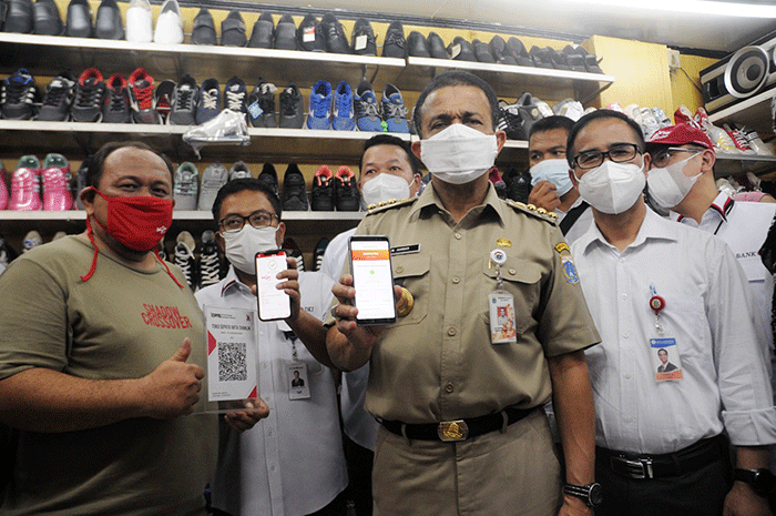 Digitalisasi transaksi di Pasar Perumnas Klender bersama Bank Indonesia Perwakilan DKI Jakarta, Senin (27/6/2022).