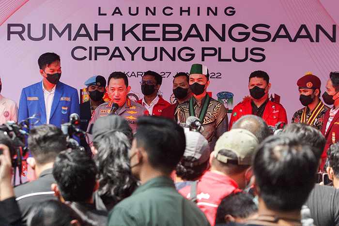 Kapolri Jenderal Listyo Sigit Prabowo meresmikan Rumah Kebangsaan Cipayung bersama dengan mahasiswa yang tergabung dalam Kelompok Cipayung Plus.
