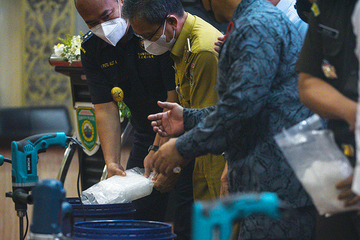 Memperingati Hari Anti Narkotika Internasional (HANI), Badan Narkotika Nasional Provinsi (BNNP) Sumsel memusnakan 4 kg narkotika jenis sabu.