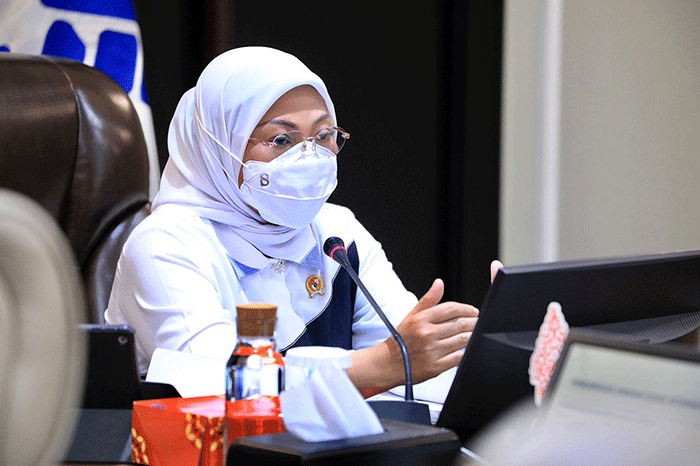 Menteri Ketenagakerjaan Ida Fauziyah, mengadakan Rapat Kerja bersama para Pejabat Tinggi Madya Kementerian Ketenagakerjaan di Jakarta.