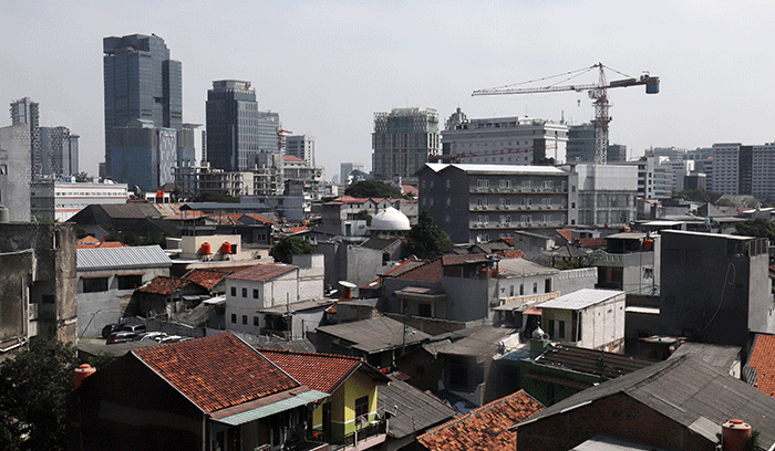 Permukiman warga terlihat dari ketinggian di kawasan Jakarta Pusat, Kamis (30/6/2022).