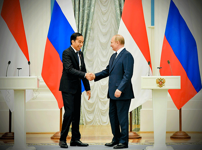 Presiden Republik Indonesia Joko Widodo bertemu dengan Presiden Rusia, Vladimir Putin, di Istana Kremlin, Moskow, Rusia, Kamis (30/6/2022).