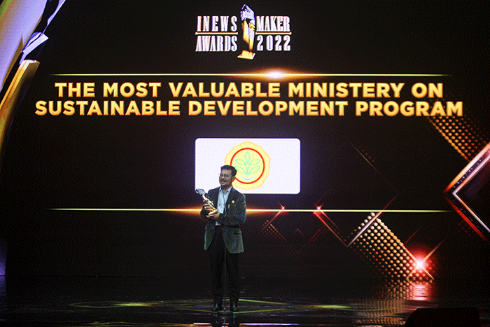 Menteri Pertanian Syahrul Yasin Limpo saat menerima penghargaan iNews Maker Awards 2022 di iNews Tower, Jakarta Pusat, Kamis (30/6/2022).