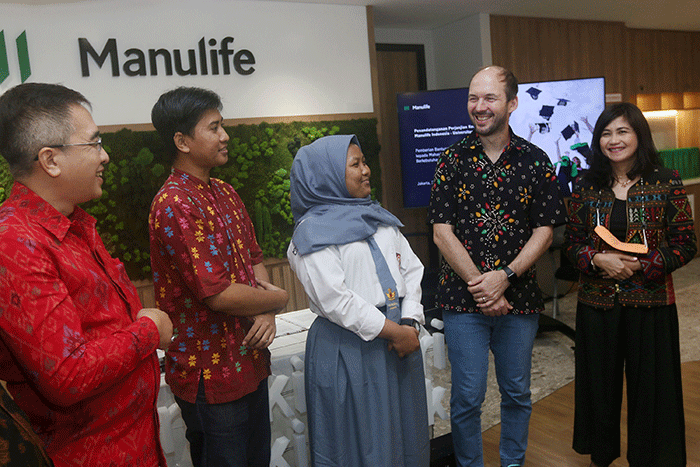 Donasi ini diberikan dalam bentuk beasiswa penuh untuk program sarjana selama 4 tahun bagi 20 siswa yang terpilih melalui proses seleksi.