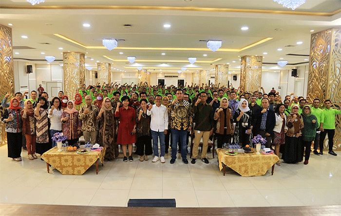 Kemnaker melepas 2000 Pekerja Migran Indonesia (PMI) sektor formal Agriculture Workers (Pekerja Pertanian Musiman) ke Negara United Kingdom (UK).