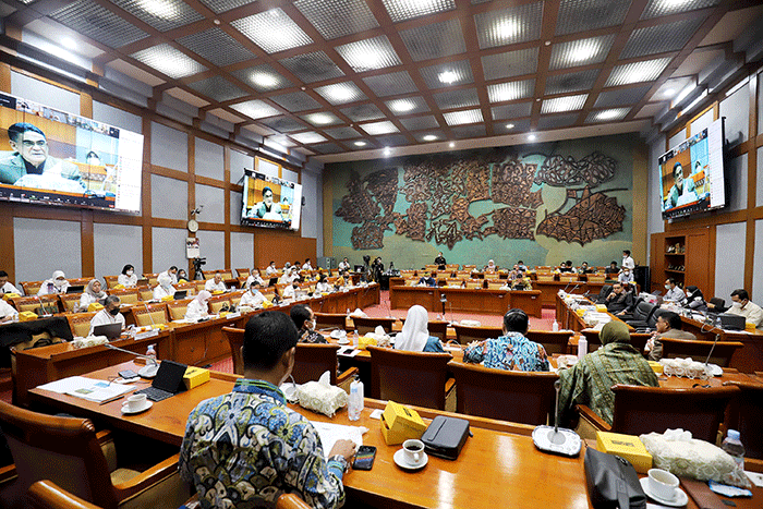 Rapat Kerja dengan Komisi X DPR di Kompleks Parlemen, Senayan, Jakarta, Senin (4/7/2022).