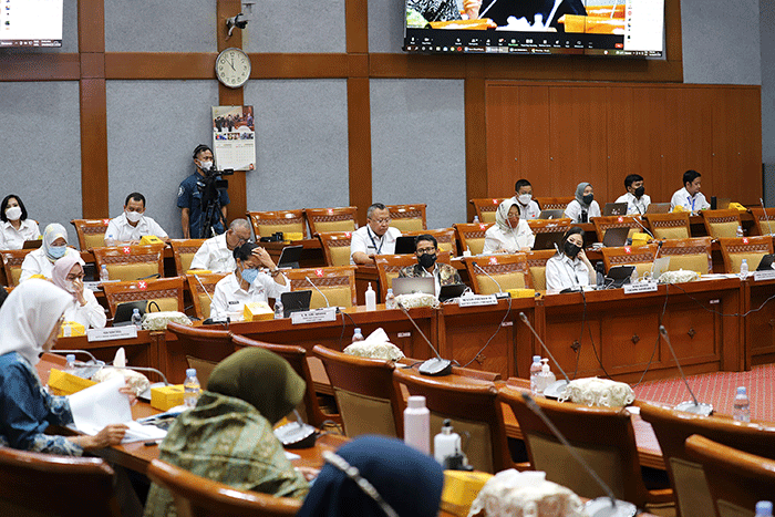 Rapat Kerja dengan Komisi X DPR di Kompleks Parlemen, Senayan, Jakarta, Senin (4/7/2022).