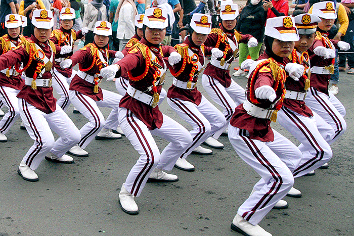 Aksi sejumlah polisi cilik (Pocil) di kawasan Car Free Day (CFD) kawasan Bundaran HI, Jakarta, Minggu (3/7/2022).